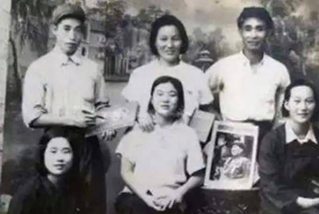 失散6年,看纪录片时崩溃大哭:里面的劳模是我妻子_李秀英_冯学永_舅舅