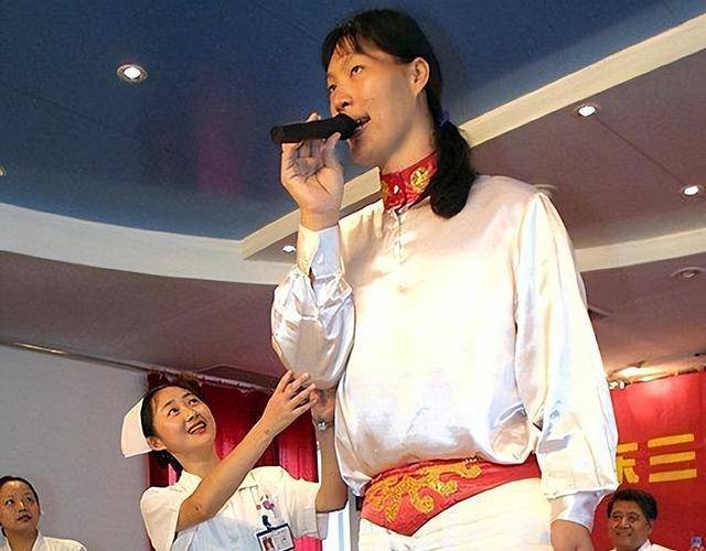 女巨人",一顿吃2斤米饭,穿60码的鞋,遗体封存完整_曾金莲_金莲一_身高