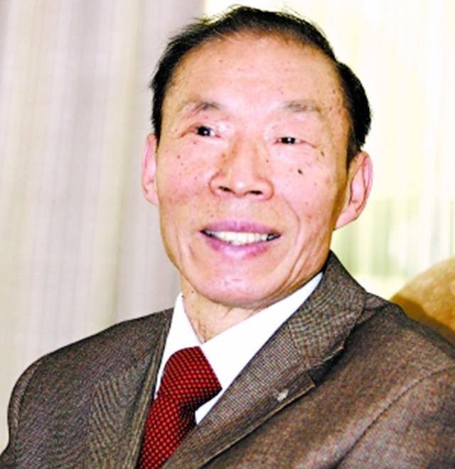 安文彬直奔主题,要求在7月1日零时零分零秒收回香港主权,戴维斯对于