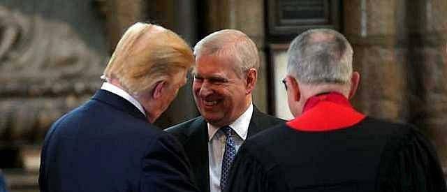 员披露:飞机上空姐都是未成年,克林顿曾坐过26次_特朗普_美国_王子