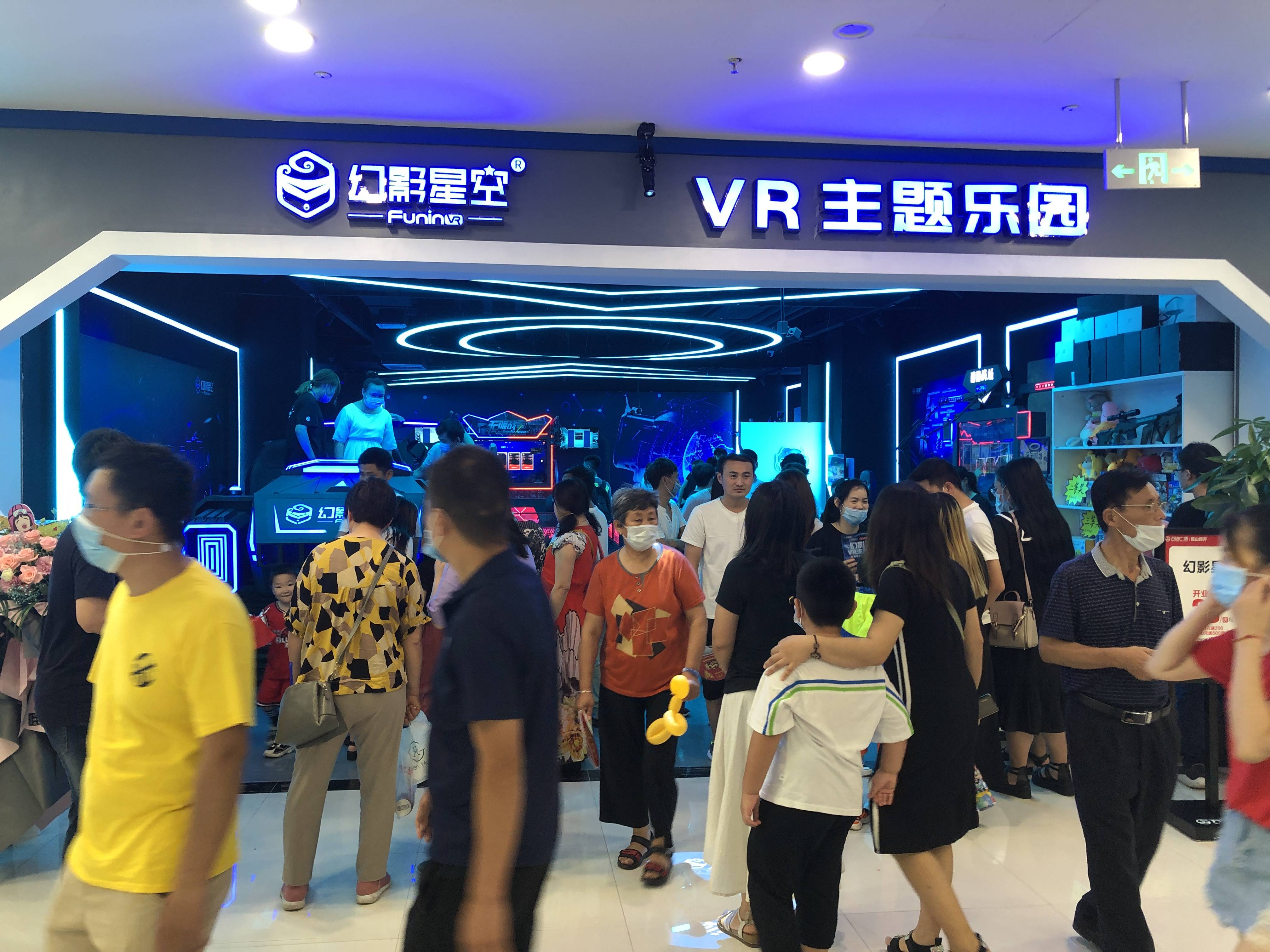 虚拟现实vr体验馆为什么会这么受欢迎吸引那么多人去玩呢?