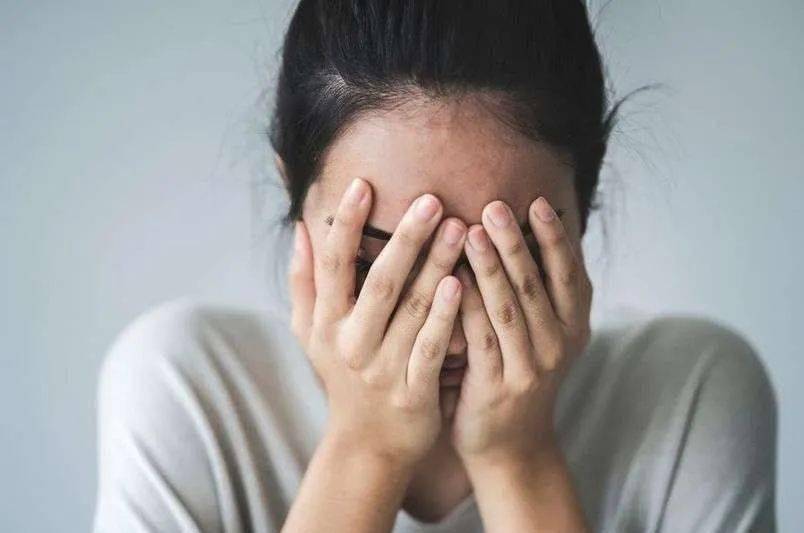 "90后"大学生的年龄焦虑:媒体建构与社会预期的分析与