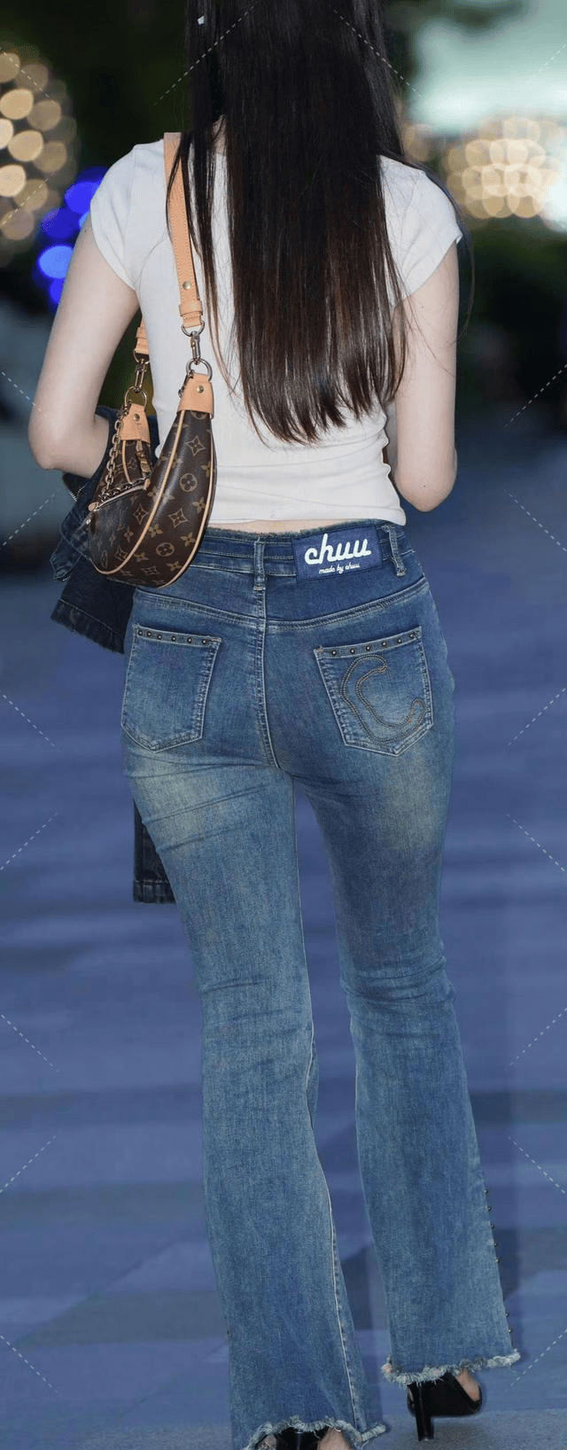 高挑身材牛仔裤搭配,时尚潮流风,都市女孩出行首选!
