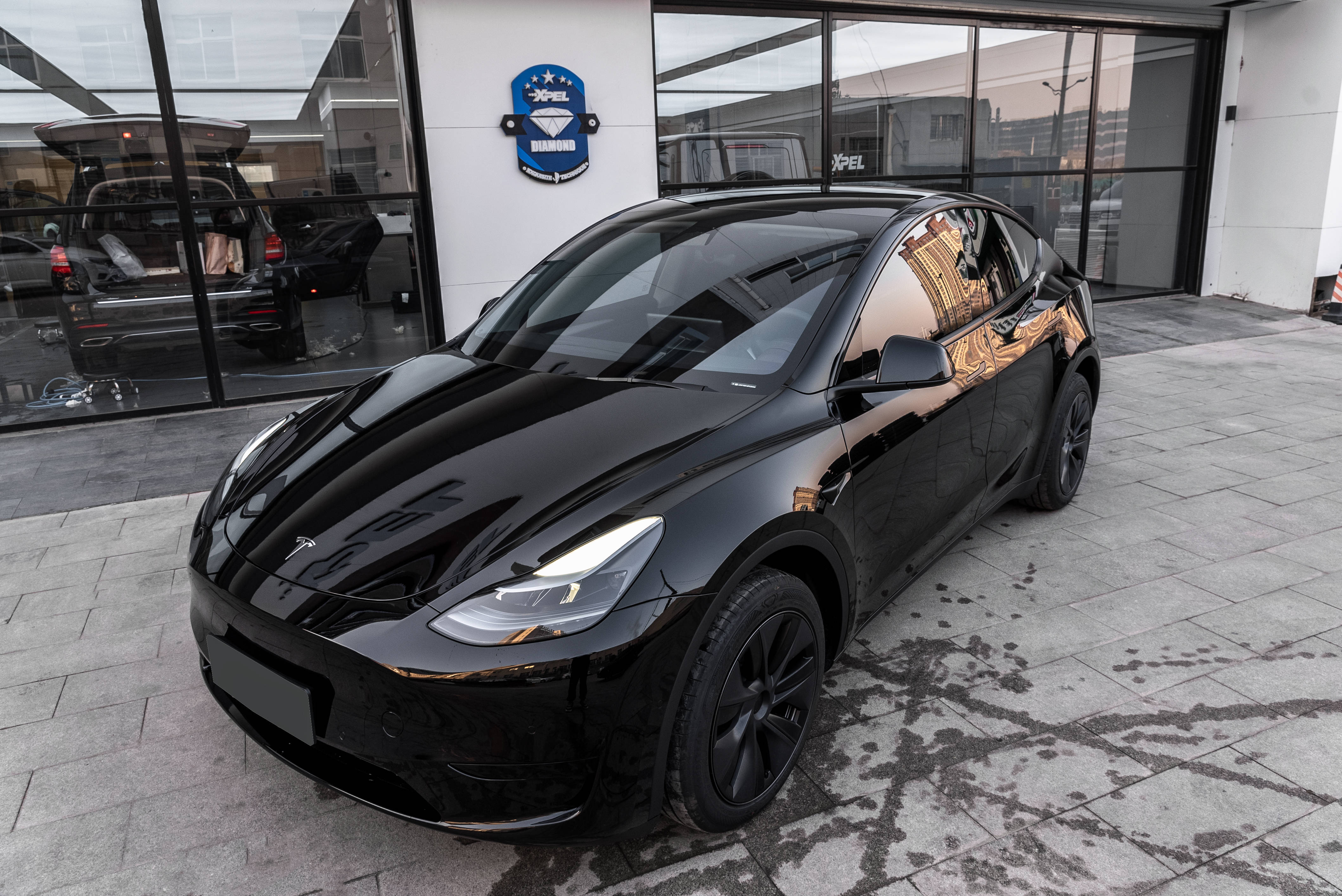 保定xpel奥孚森:贴隐形车衣对汽车漆面有提亮效果!