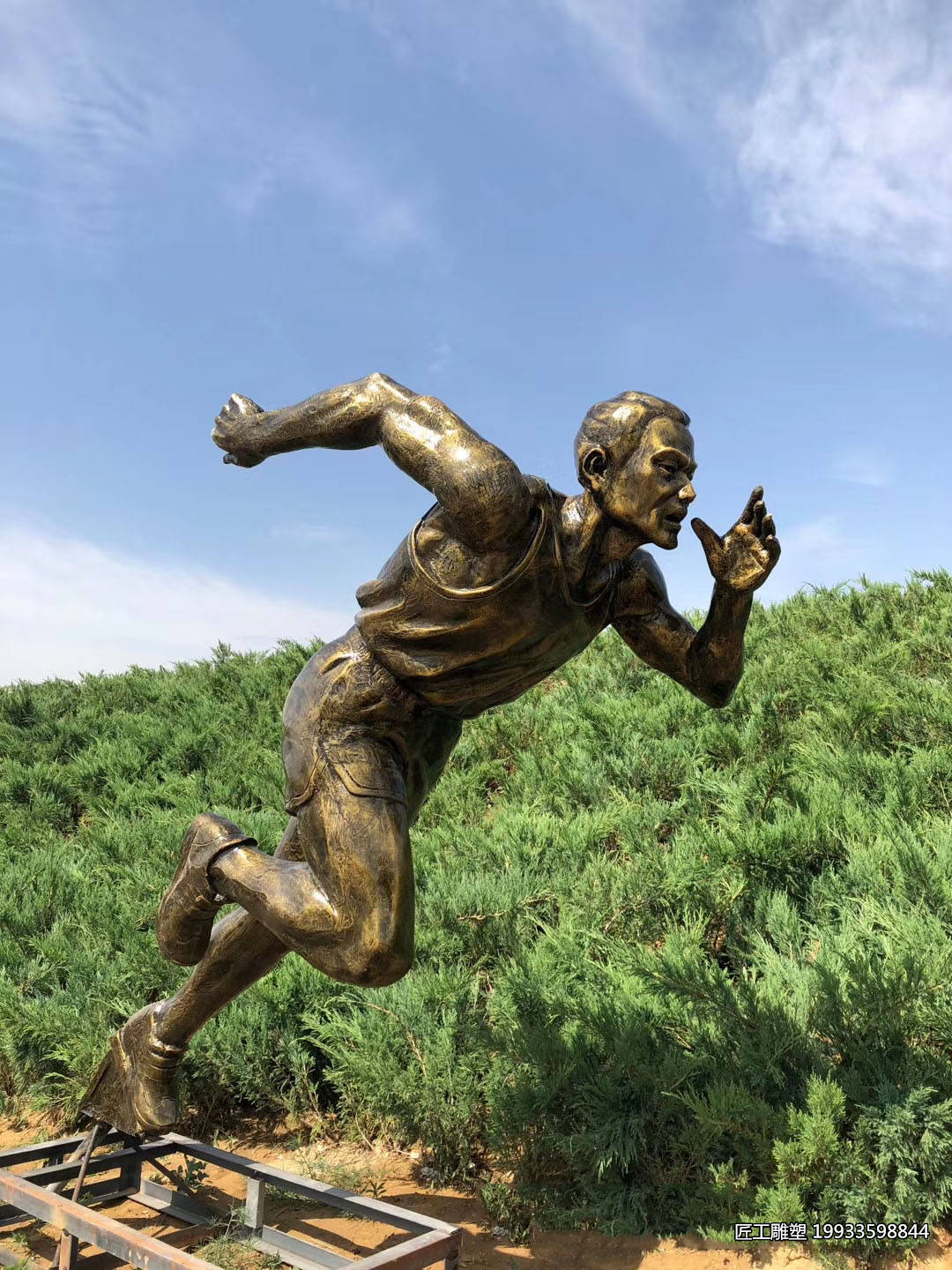 玻璃钢仿铜体育运动人物雕塑 体育主题摆件装饰