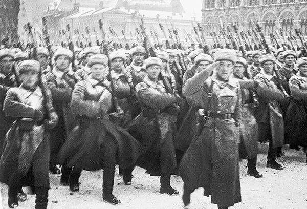 俄罗斯军火市场上的ak74.ak74是ak枪族最为现