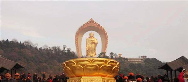 为何汶川大地震后房屋一片废墟,寺庙佛像却毫发无损,依然屹立