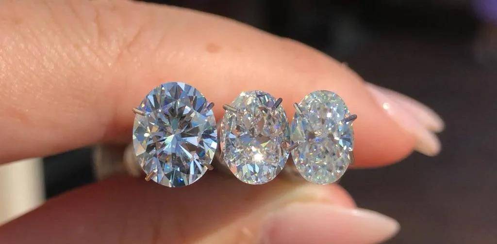 一种人造钻石,外观和真钻石没有区别《中国黄金珠宝》的一份报告显示