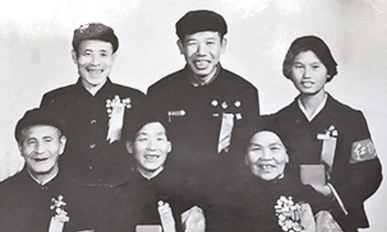 1947年,年仅15岁的刘胡兰牺牲,后来4个弟弟妹妹都已成栋梁之材