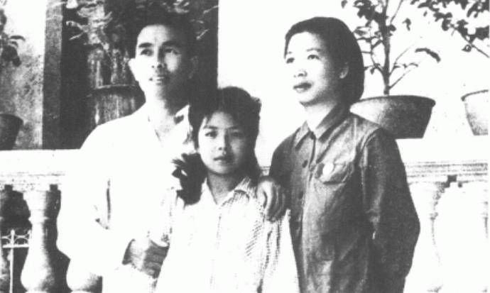 1998年曾志在京逝世,遗嘱:6万元存款捐给家乡,骨灰撒在井冈山