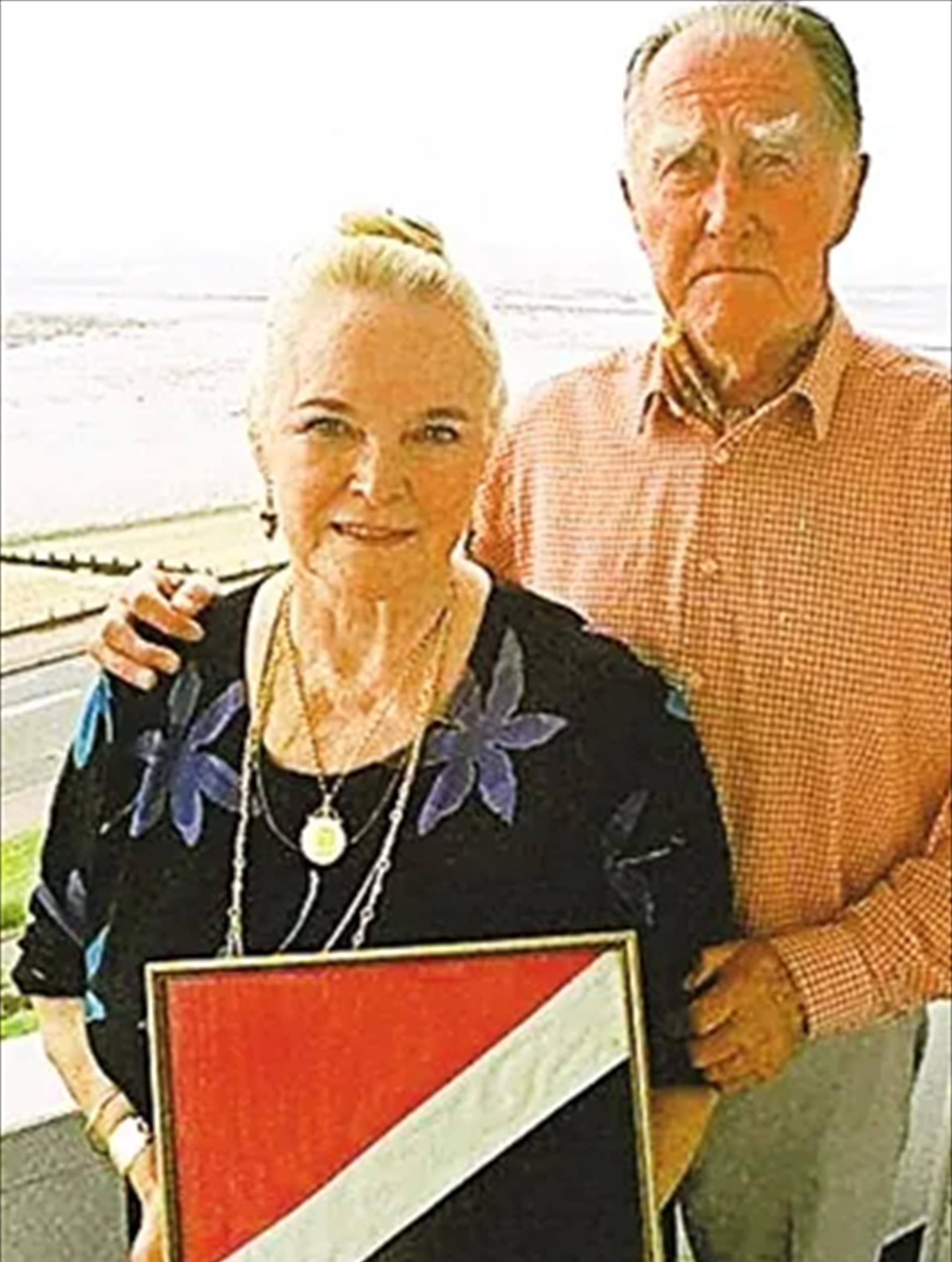 罗伊亲王和琼王妃从这一年开始,西兰王室集体搬离了居住三十多年的