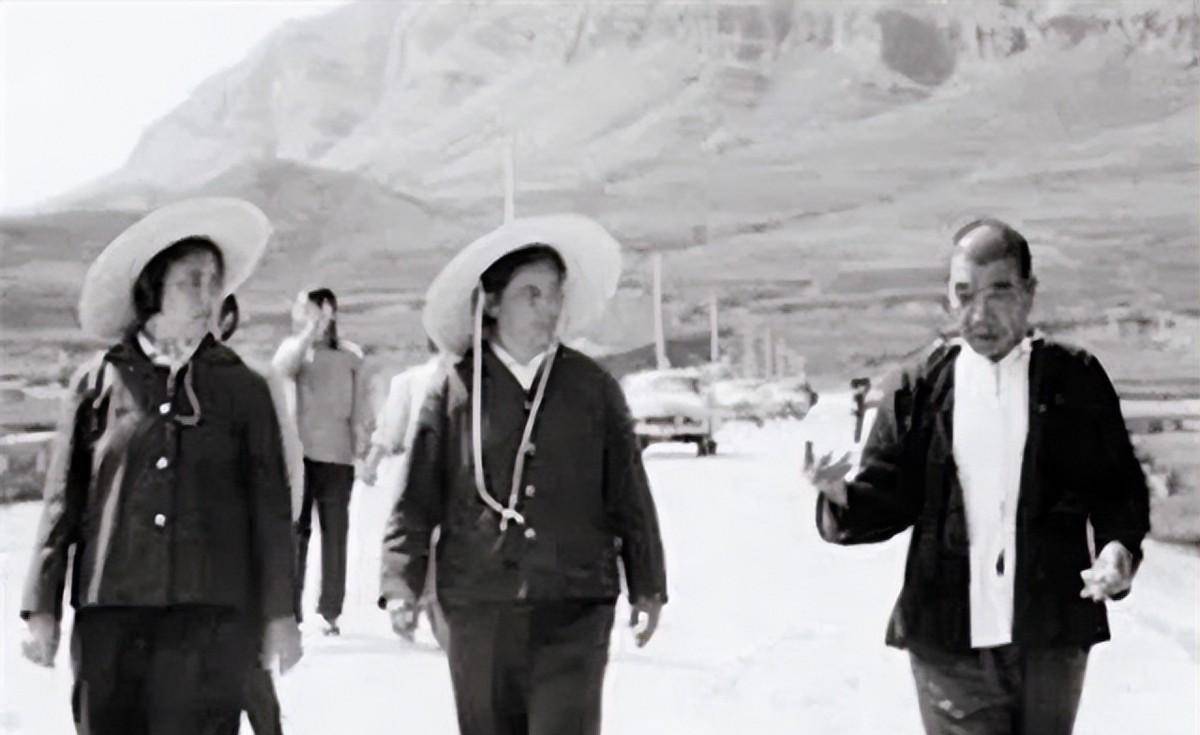 2018年陈永贵遗孀宋玉林葬礼:郭凤莲致辞气氛悲痛,现场人山人海_大寨