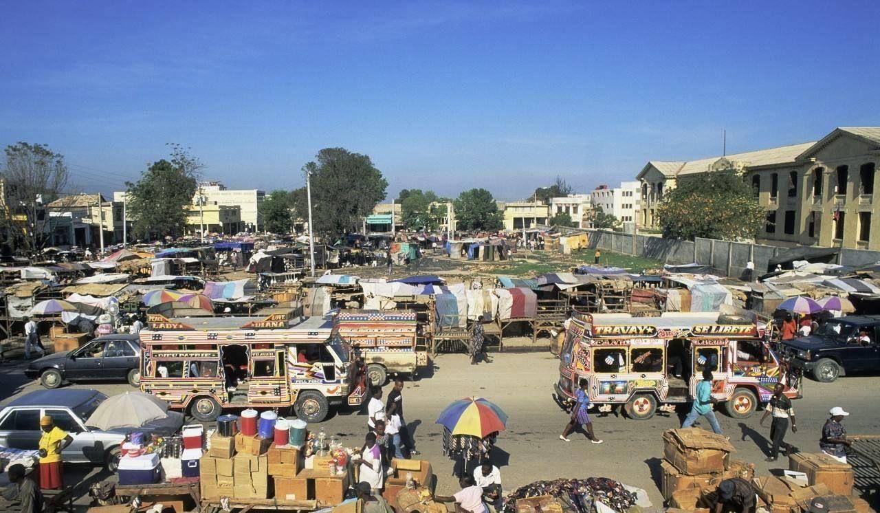 海地:一个连美国都不想骗他的国家,总统逼民众卖血让民众吃土