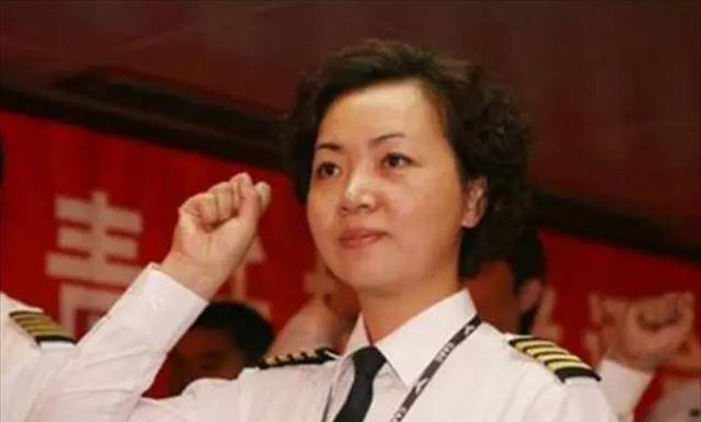 退役后航空公司抢破头,被称为"最贵民航女机长"_刘宇环_空军飞行员_童