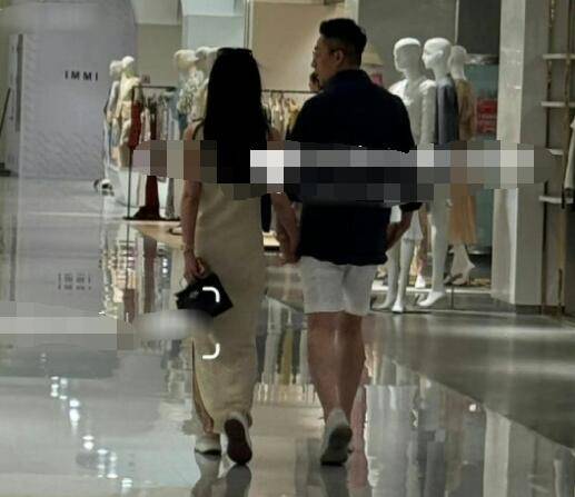 汪小菲夫妇与晚晚夫妇同框 Mandy身穿长裙小露身材-搜狐大视野-搜狐新闻