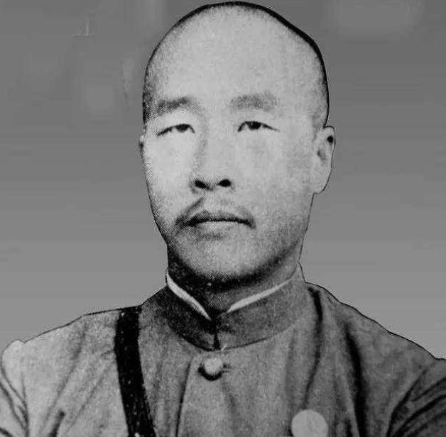 韩复榘给张宗昌让座,张宗昌不客气坐上主位,几天后被韩派人刺杀