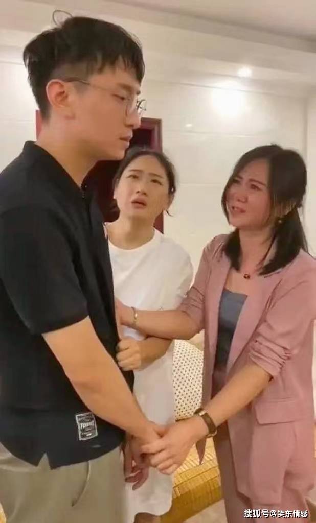 男子入赘8年,忍受不了打骂坚持离婚,妻子和丈母娘跪求他留下来_李明
