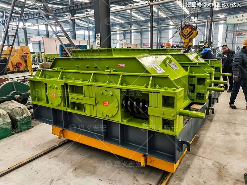 大型鹅卵石对辊破碎机操作简单