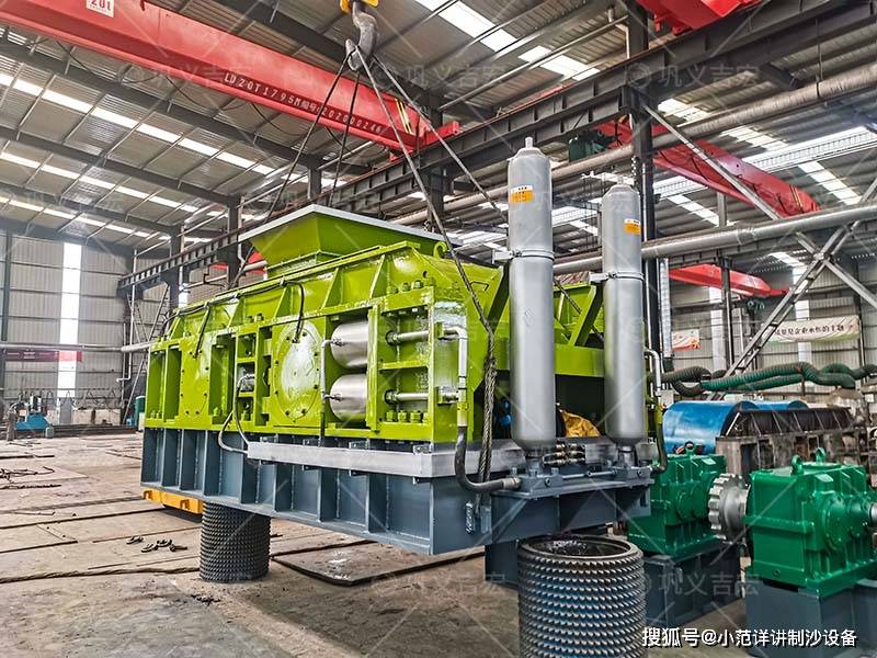 什么是新型全自动液压对辊制砂机?