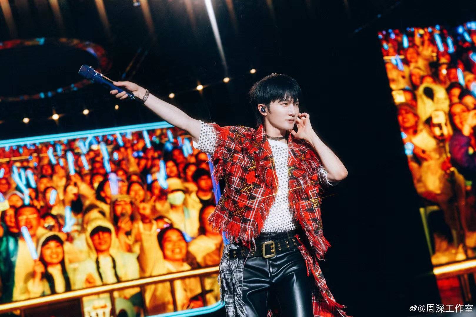 内地最年轻场巡歌手周深的演唱会门票太难抢了!