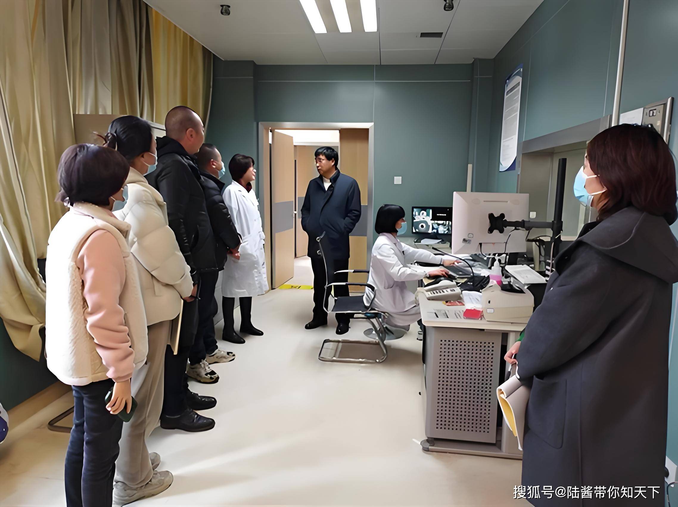 昆明一医院内女子掌掴老人事件全面分析