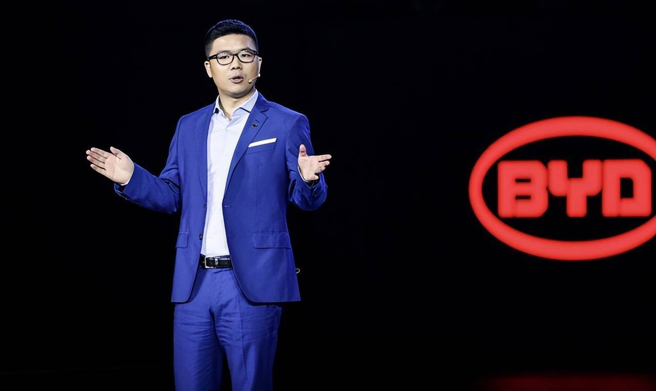 比亚迪再秀一波肌肉？比亚迪腾势N7无图城市领航成功夜闯城中村