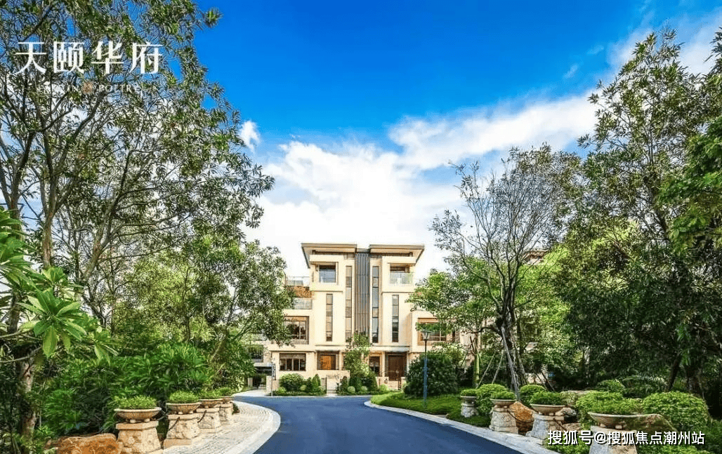 天颐华府位于广州市番禺区中心板块,踞位番禺广场tod枢纽上,于南沙