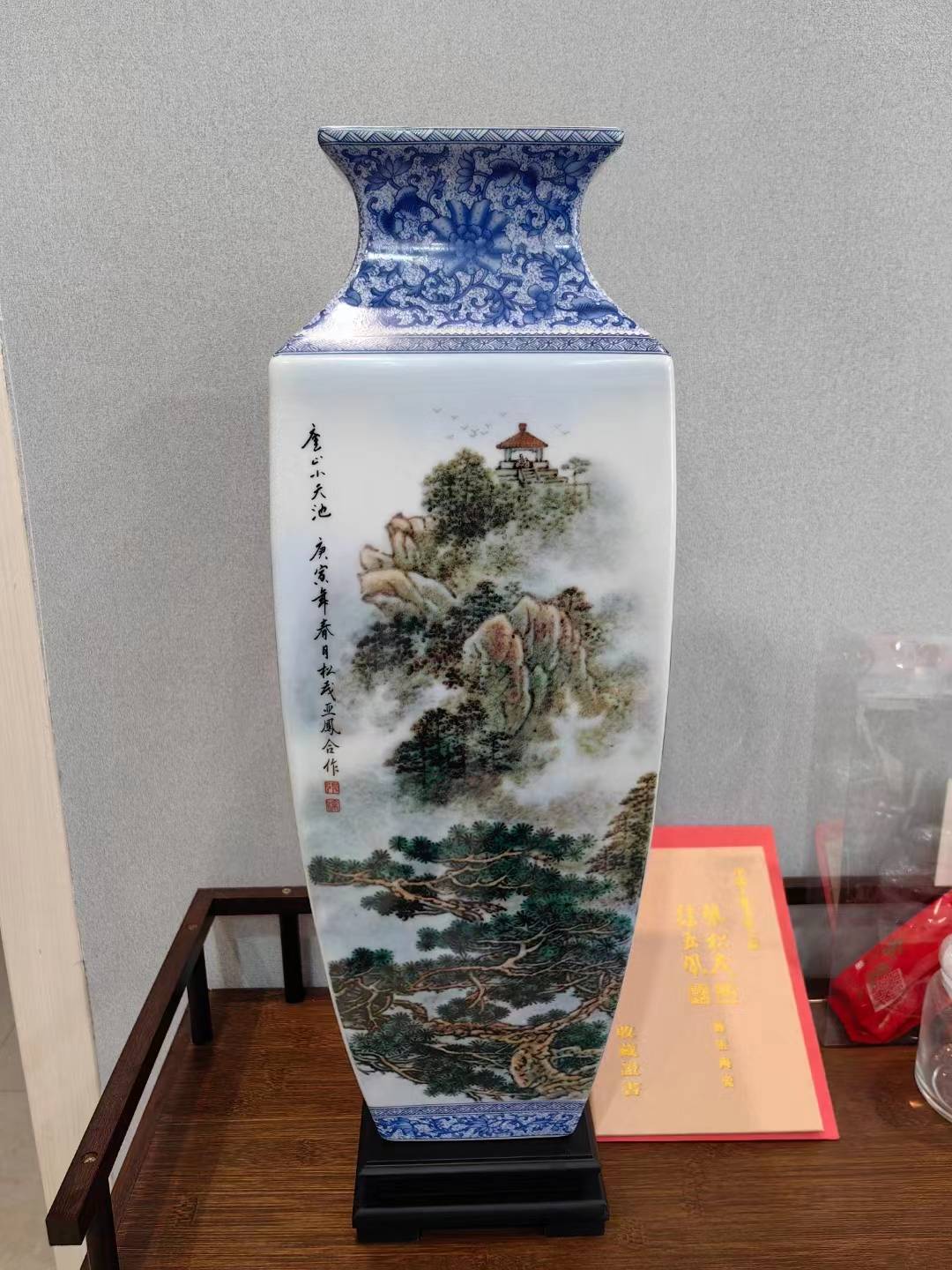 庐山揽胜四方尊 中国工艺美术大师张松茂,徐亚凤伉俪设计创作