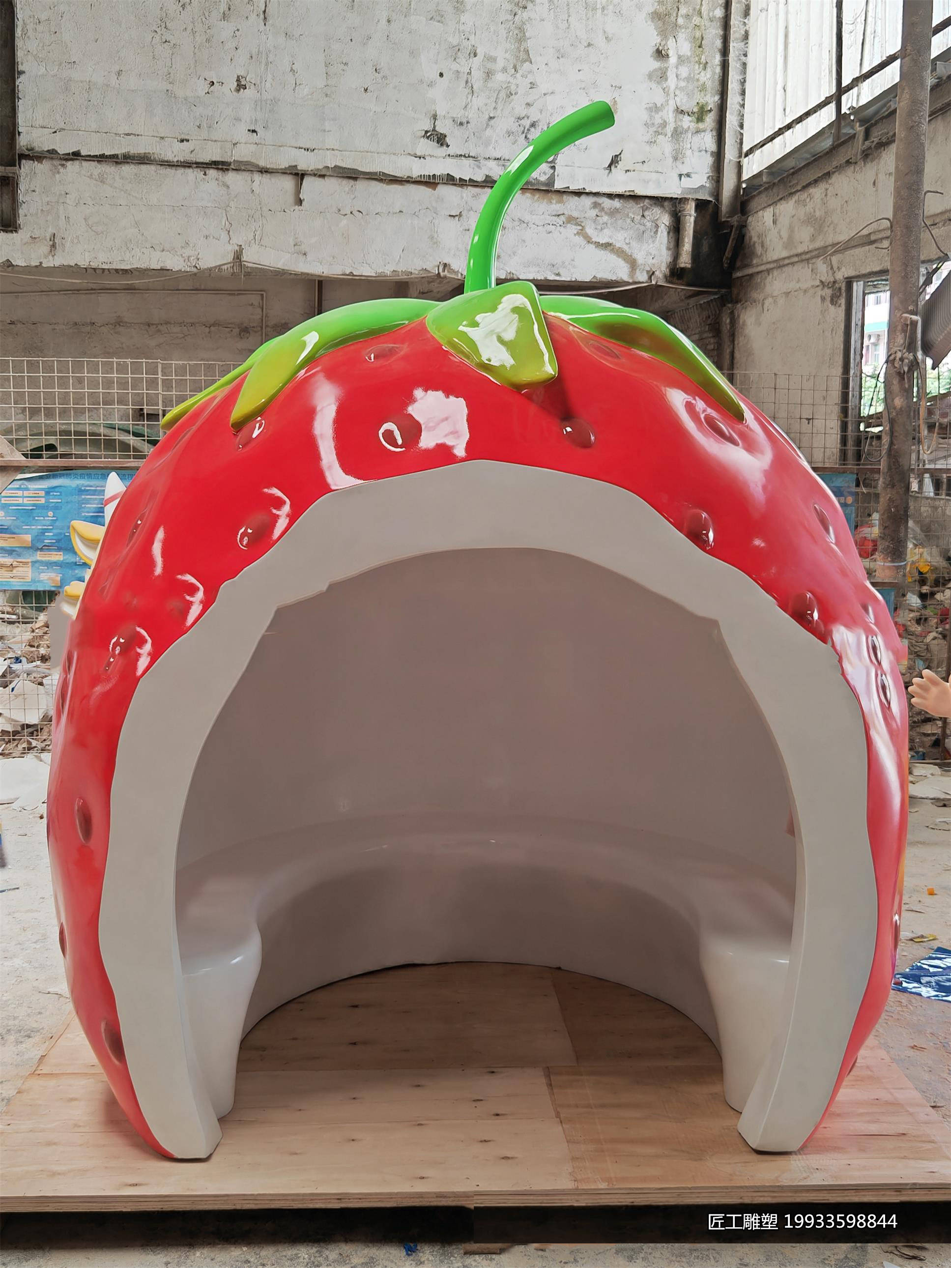 玻璃钢草莓屋景观雕塑 水果屋模型仿真摆件小品