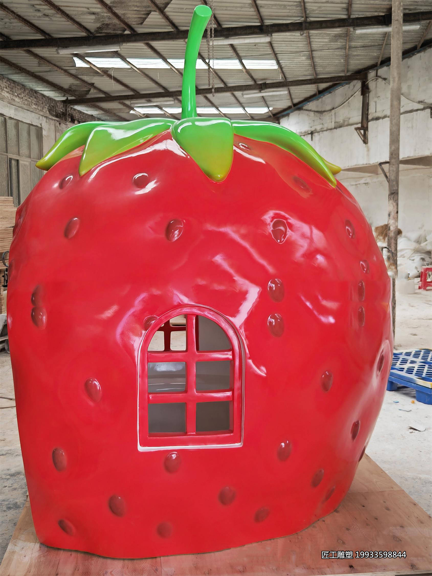 玻璃钢草莓屋景观雕塑 水果屋模型仿真摆件小品