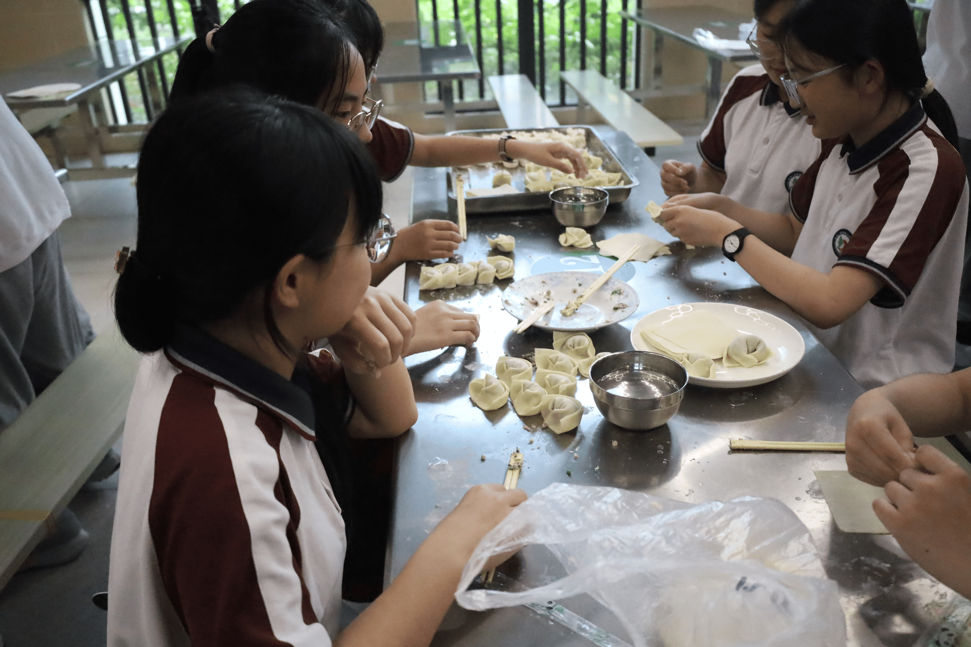 "……6月15日,浙江省湖州市双林第二中学举办以"传统美食助力中考 一