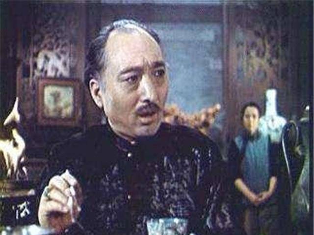 陈强凭借自己的实力一步步成了受人瞩目的实力派演员,但他也被困在了