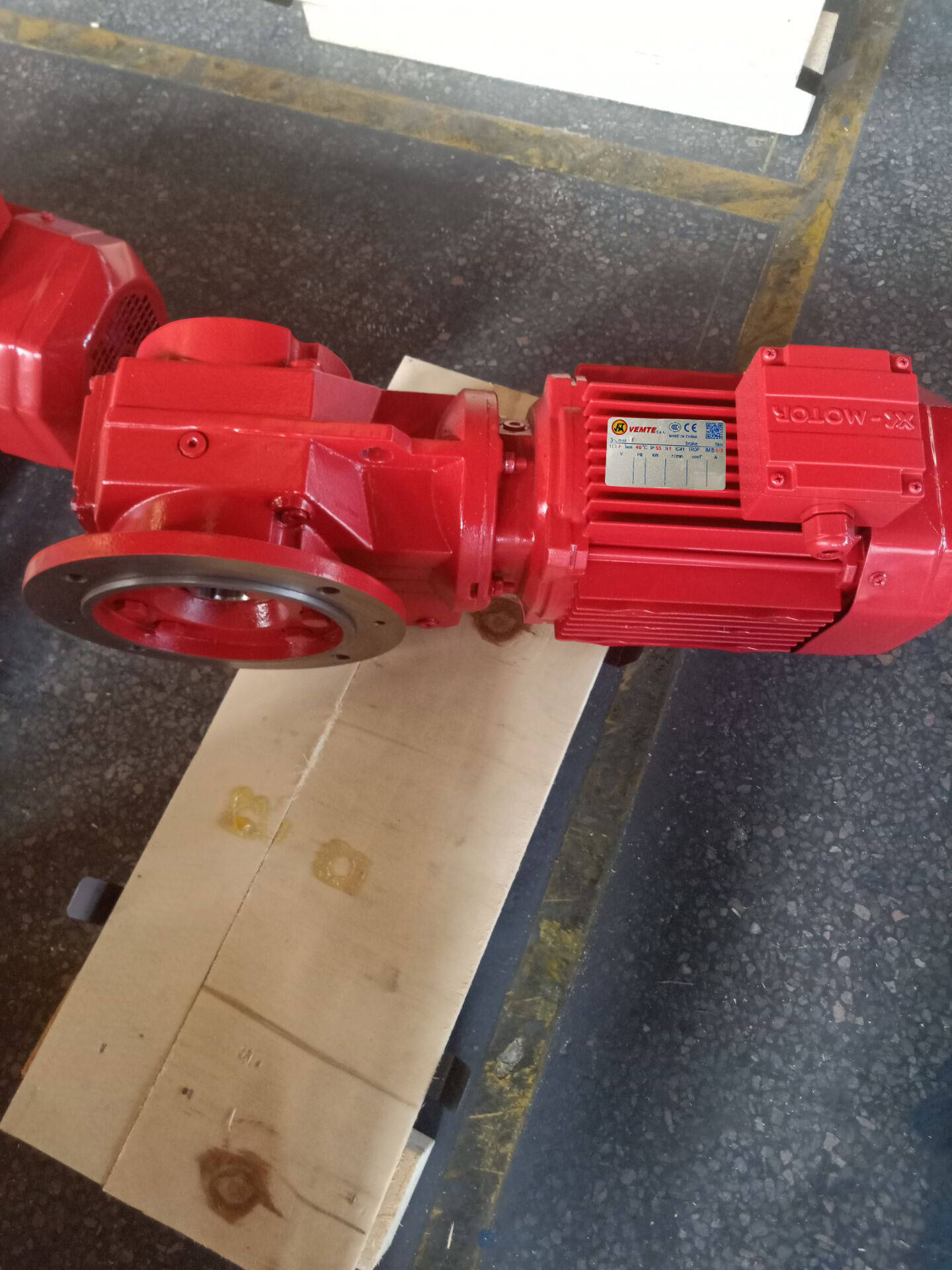 除了调整齿轮组合和传动比,还有哪些方法可以改变kaf107减速机的输出