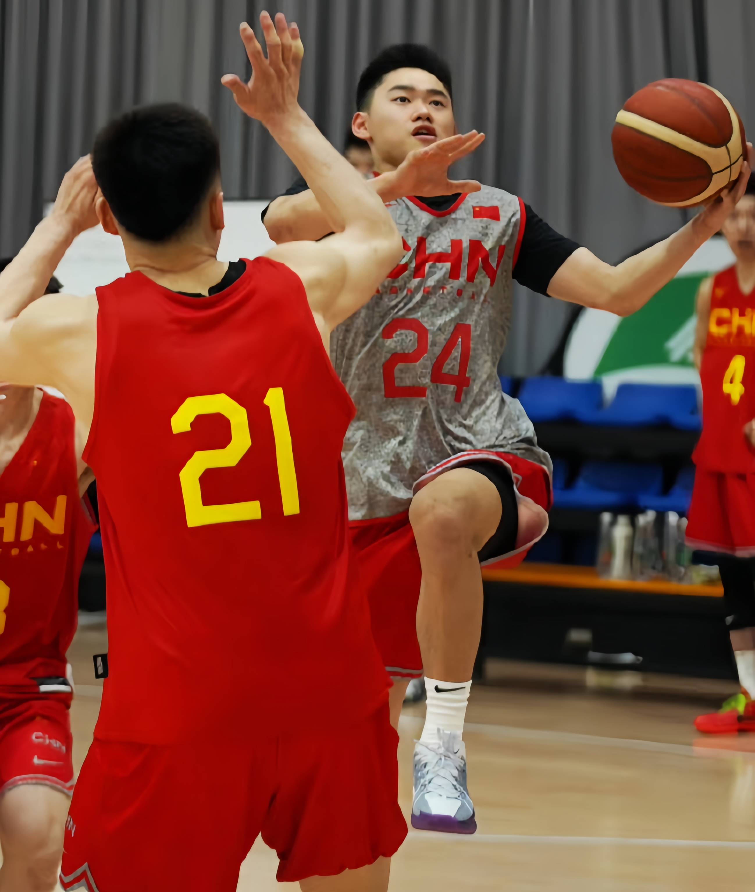 中国男篮6人被低估!赵维伦领衔,哈特点名单挑一人,小赵睿强势