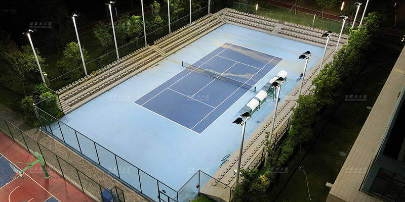 网球场照明:亮度标准通常是根据什么来确定