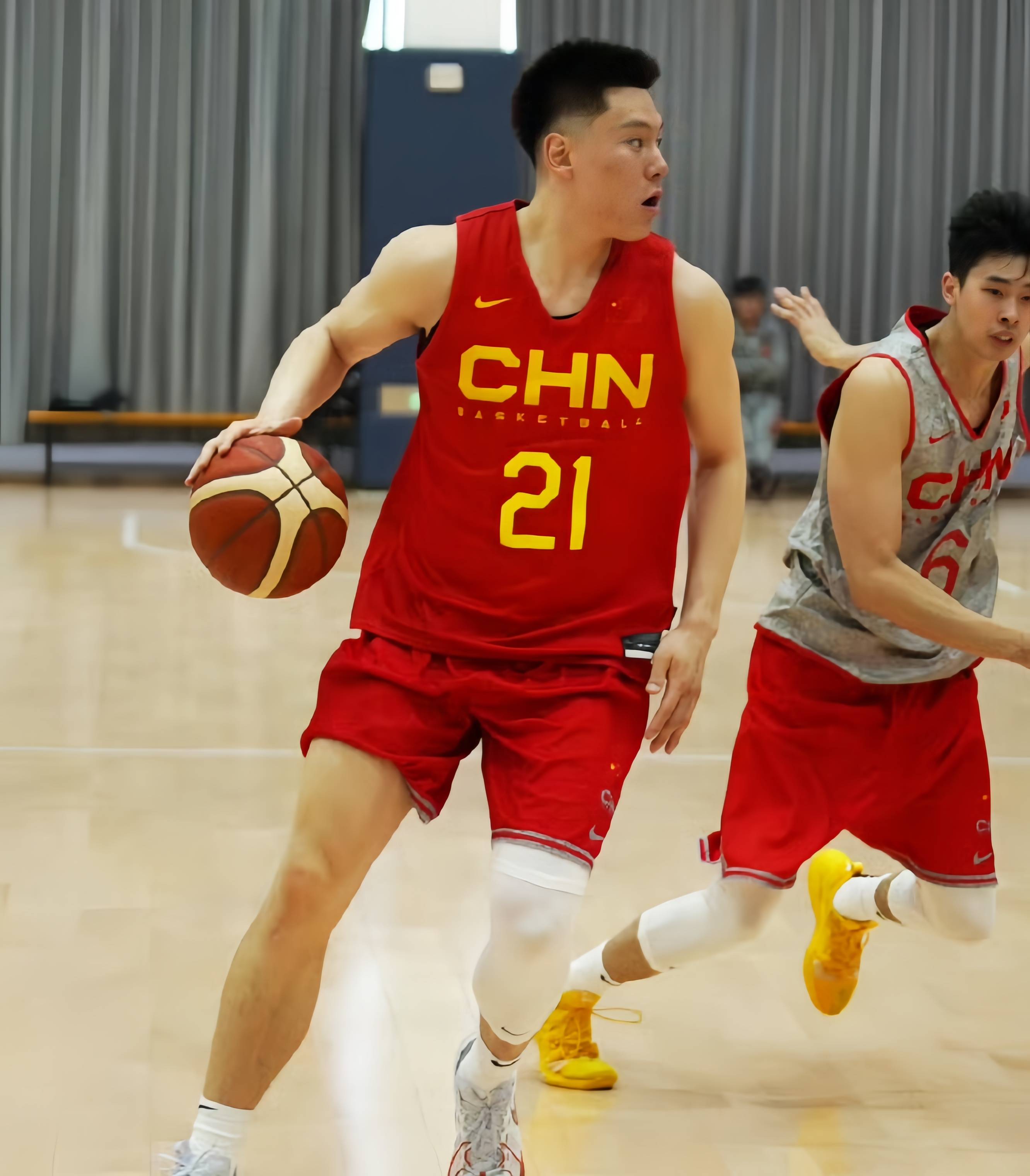 中国男篮8大前锋竞争!4人并驾齐驱,3人需努力,顶级3d锁定位置