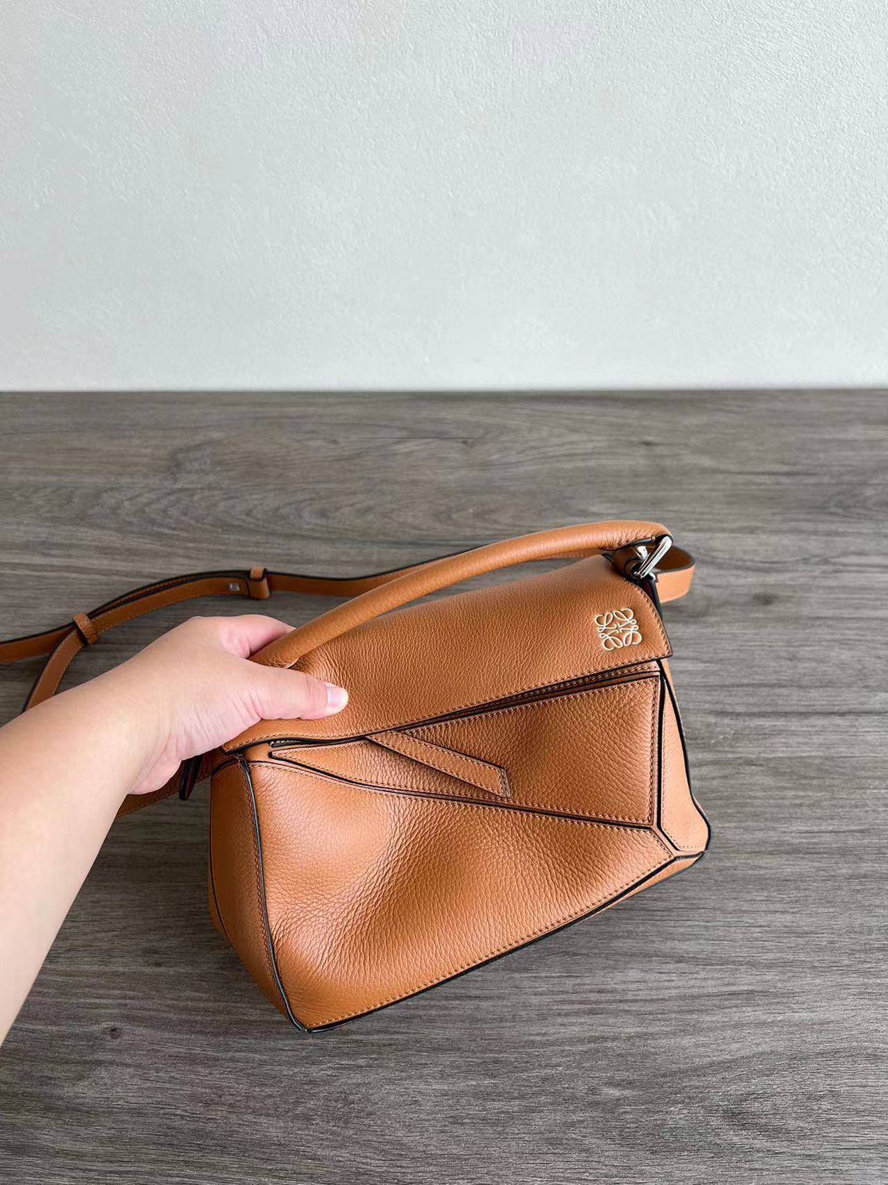 Реплики швейцарских часов - Loewe Сумочки цена и и