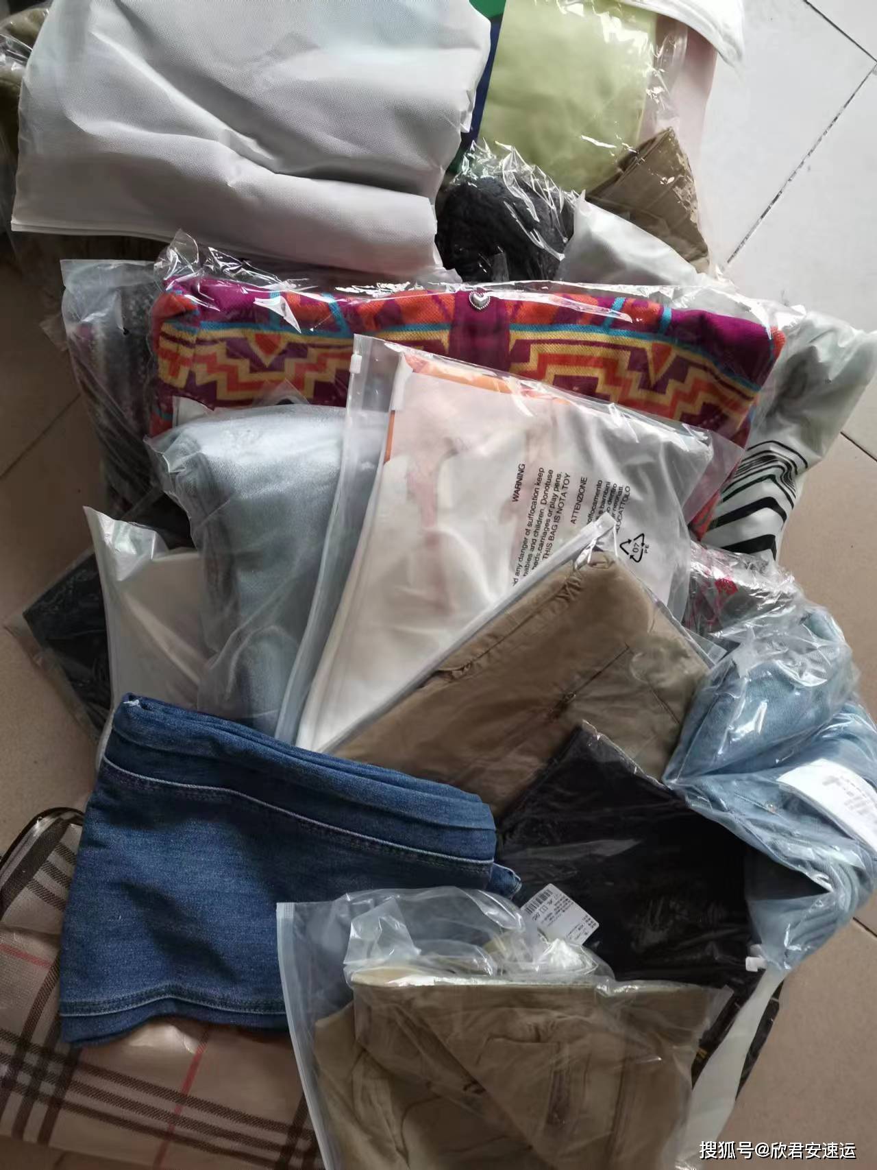 1. 国际快递:国际快递服务通常价格较