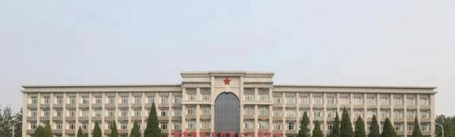 2012年,二炮军官请假未归,班长致电询问,女儿:爸爸救人睡着了