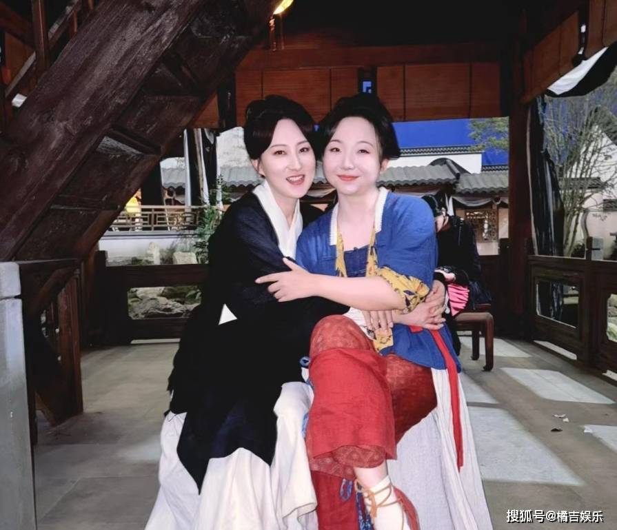 原创            李嘉琦发文告别芬芳喜事，疑惑李嘉琦是谁？小辣子短剧每次杀青-李嘉琪的小助手有哪些