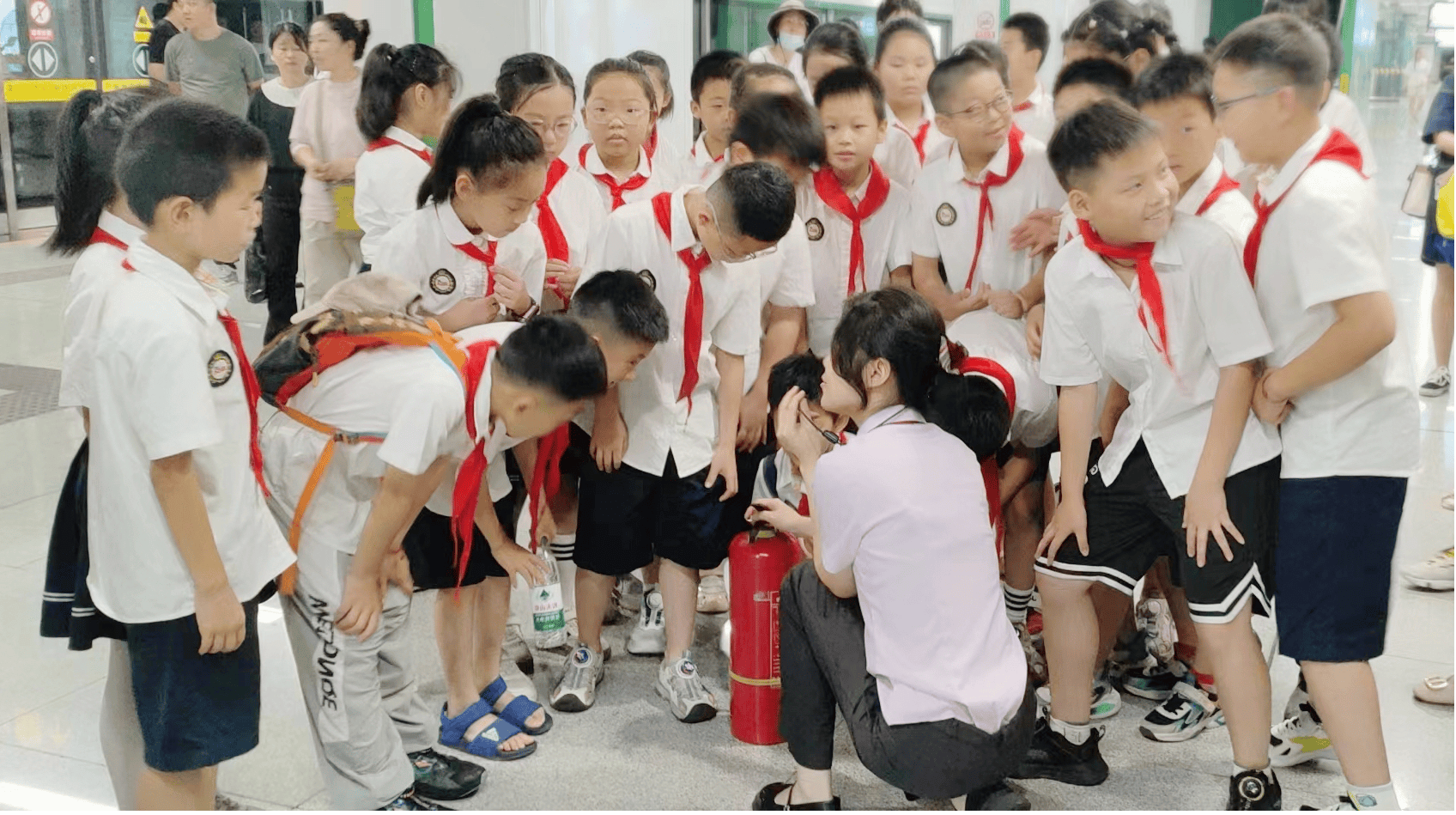 【合肥市宁溪小学三六班少先队】一场穿梭于钢铁脉络的地铁研学奇遇