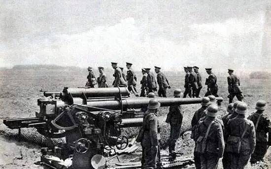 海因里希率领第12军突破了地形复杂的萨尔缺口,在与其他德军部队配合