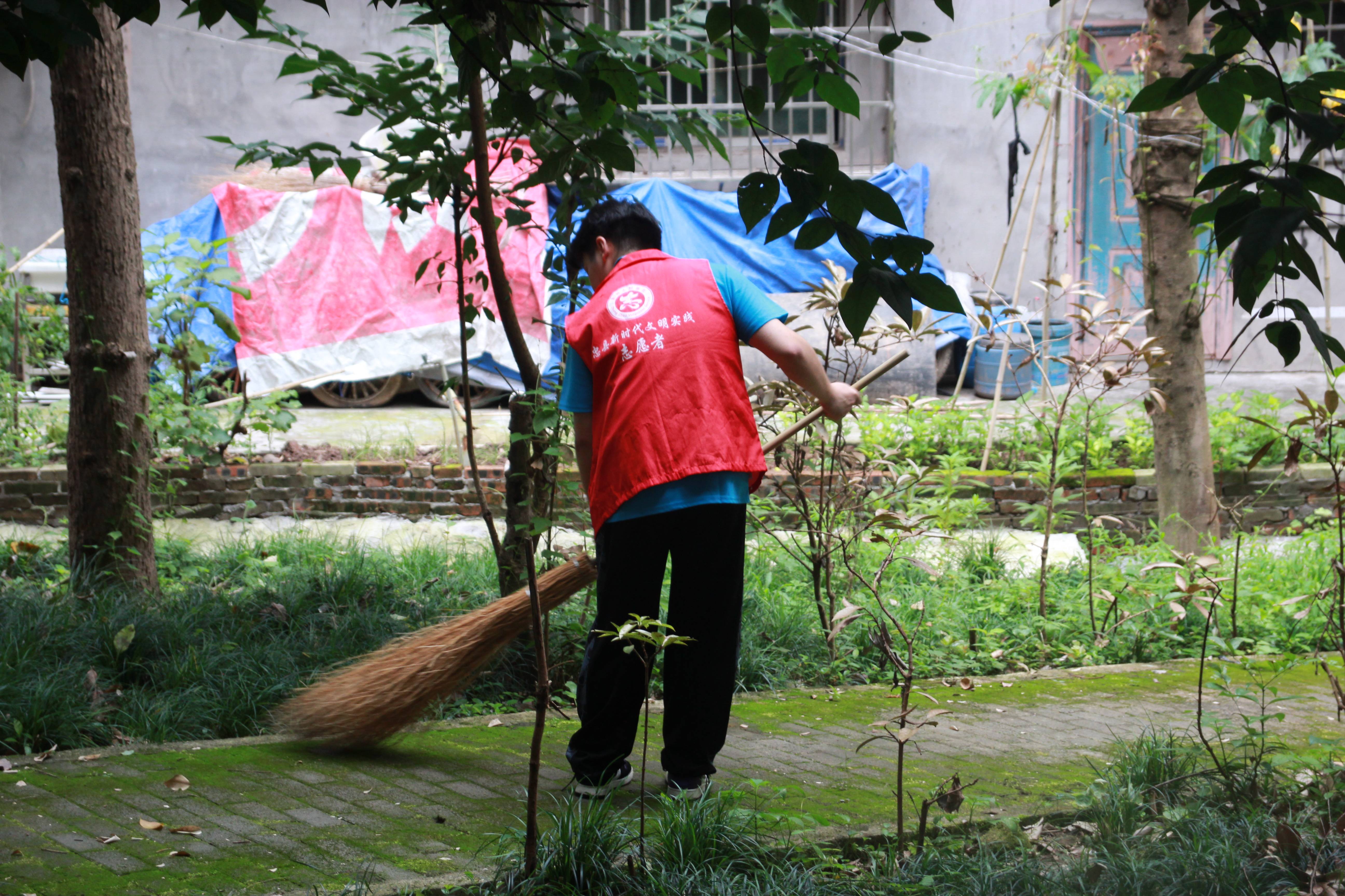 重庆人文科技学院"文润忠州"三下乡实践团深入基层