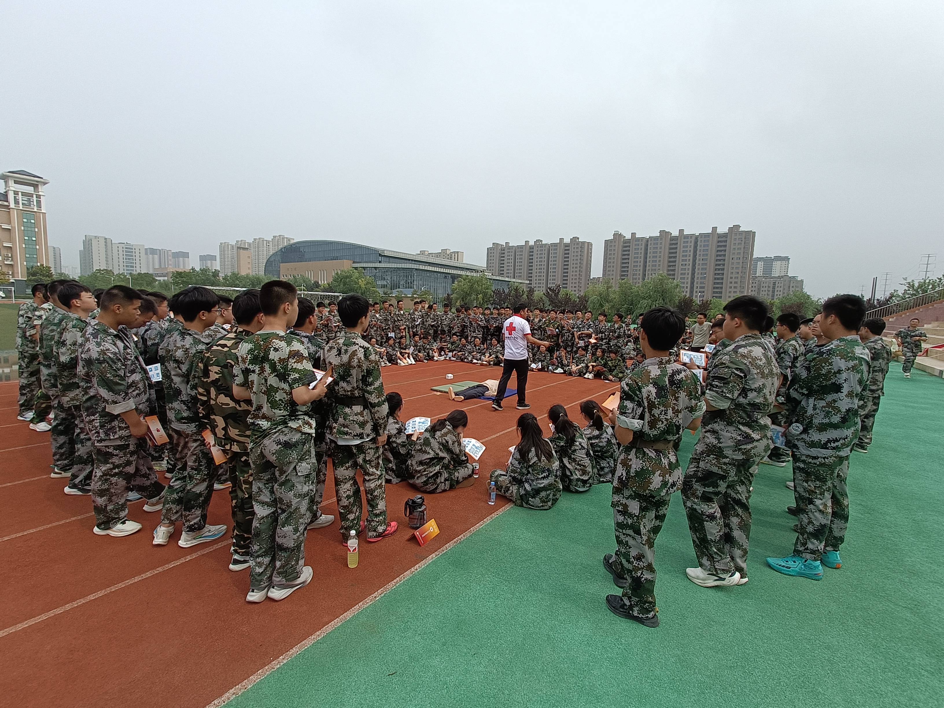 射阳县红十字会组织7名救护培训师资来到江苏省射阳中学和射阳外国语