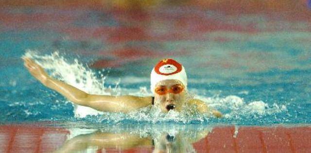 19年前的篮球女孩钱红艳,如今变成了水中飞鱼,赛场大放光彩