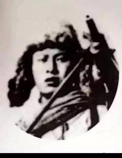 按照王佐华回忆,他说:"当时,我跟张奚若正在打牌,突然得到紧急命令,去