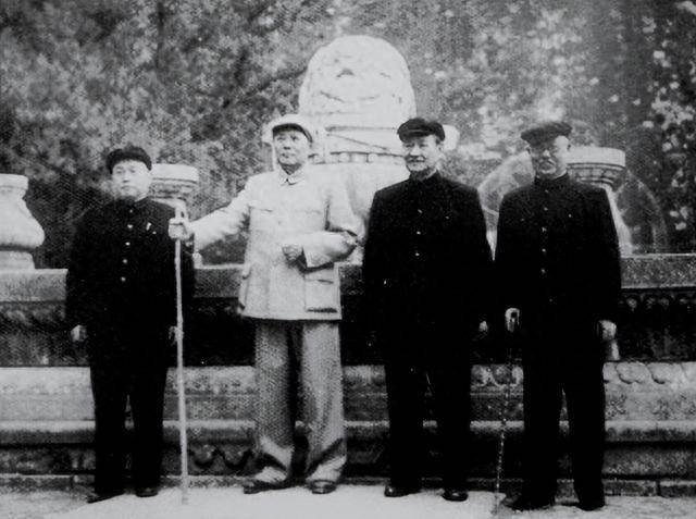 1950年王季范受邀进京,毛主席当面道歉:德恒之死,我难辞其咎