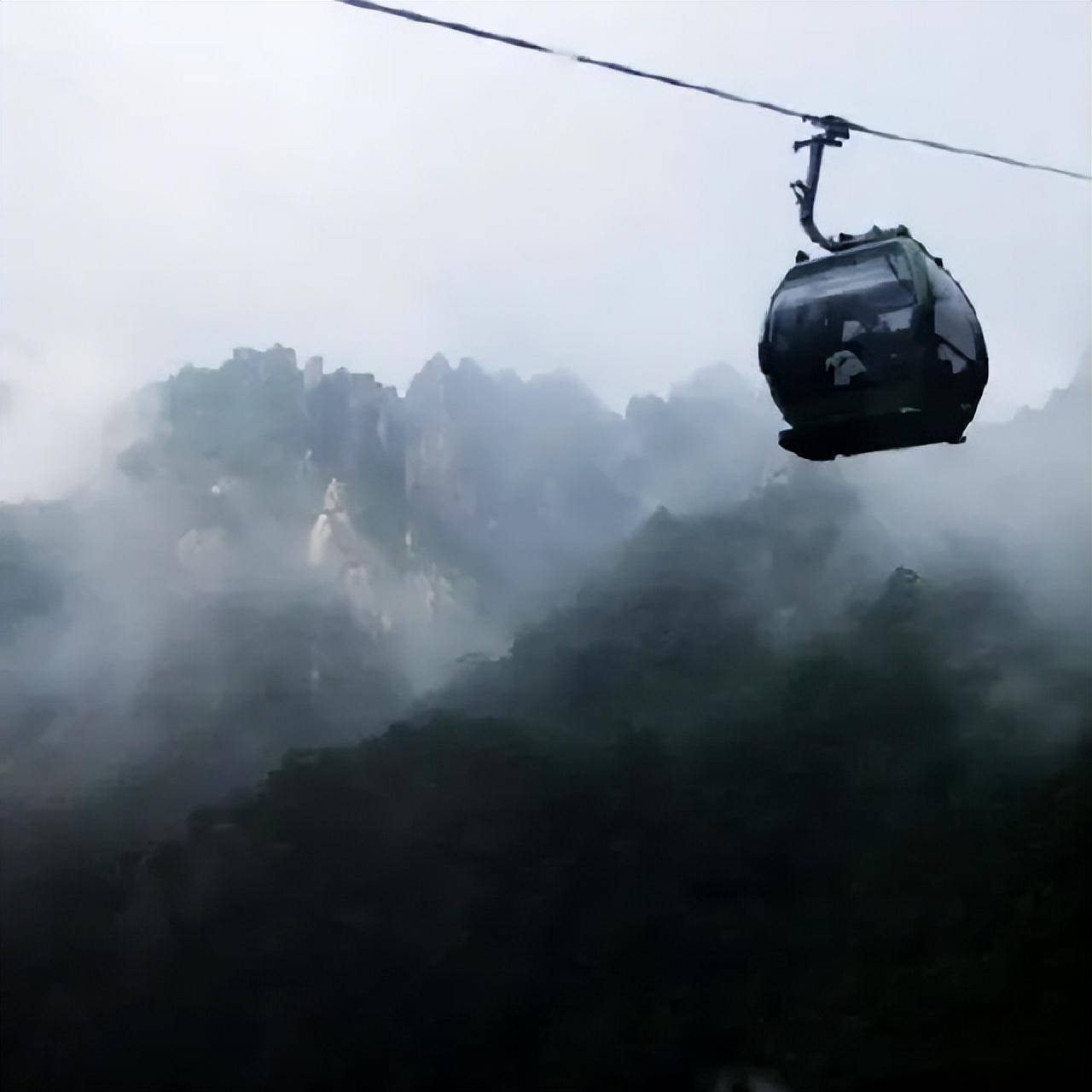 1999年贵州缆车失事,2岁孩子失去父母后被韩红收养,后来怎样了