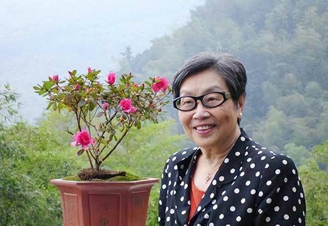 在外漂泊半生,71岁回上海老宅,发现门匾中有惊喜_杜美如_姚玉兰_女儿