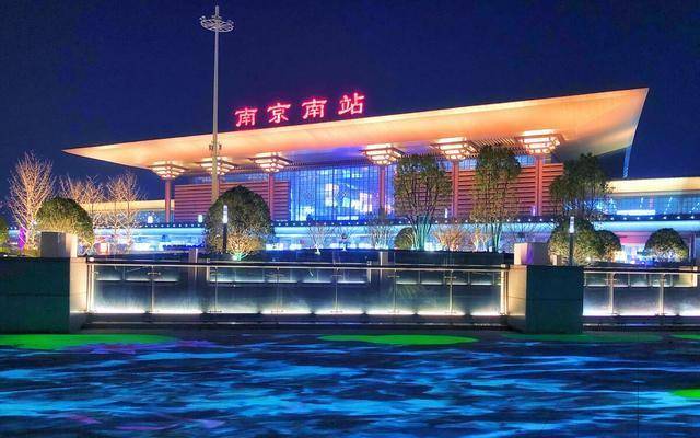 中国最大的三个火车站,其中一个是世界第一,你能猜到是哪个吗?